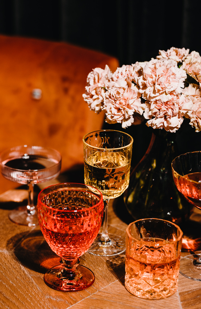 Luxe Hotel Backgrounds Crystal Drink Glasses