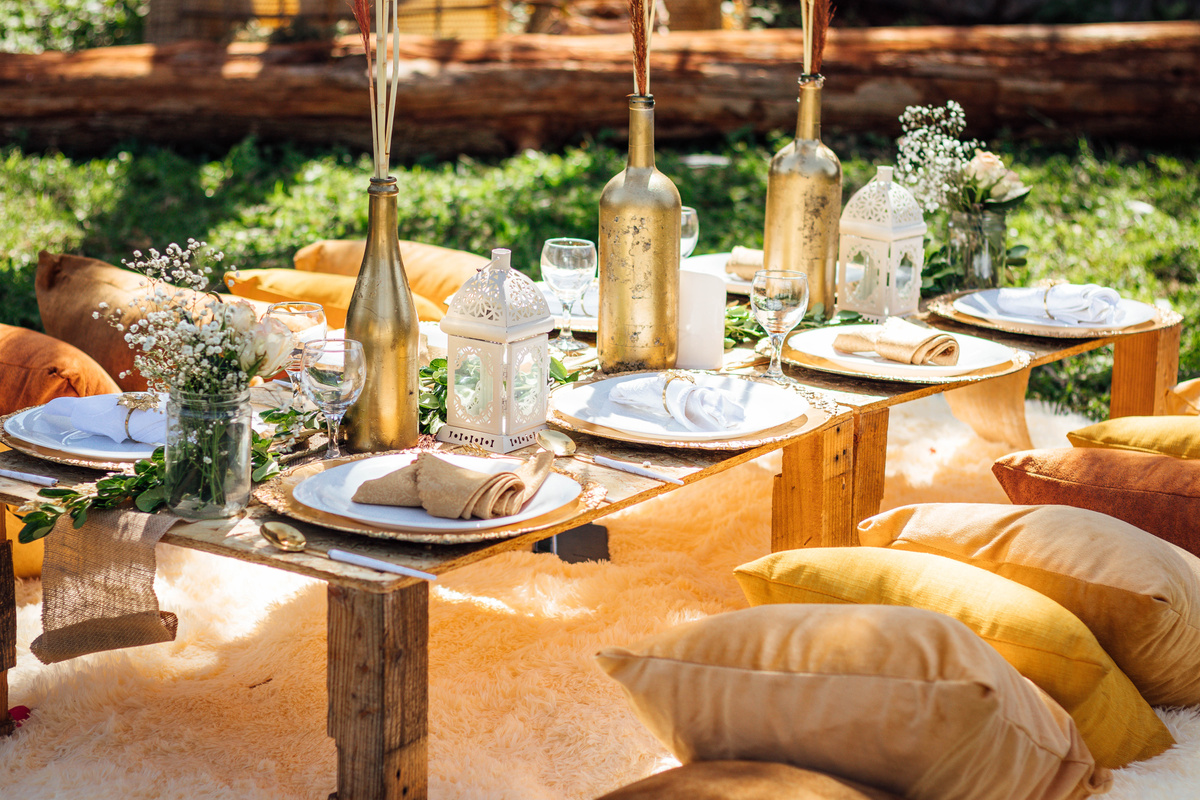 Gold picnic theme